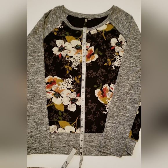 Women's Kut from the Kloth Black & Floral blouse - Picture 2 of 5